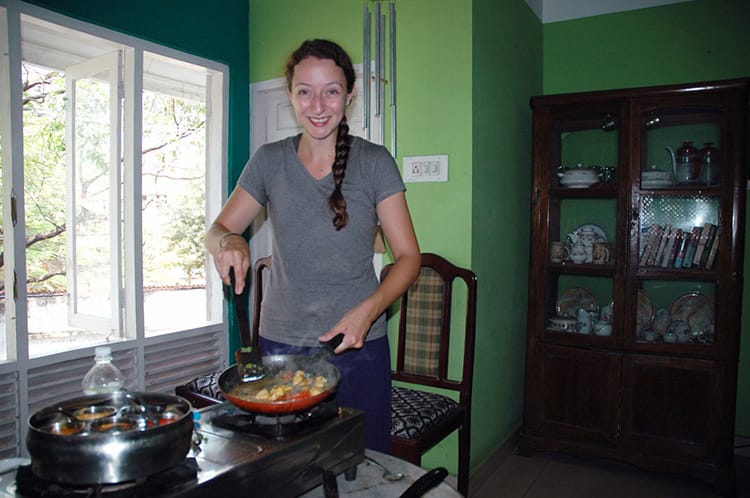 Michelle Della Giovanna from Full Time Explorer making curry at a cooking class in Kochi, India