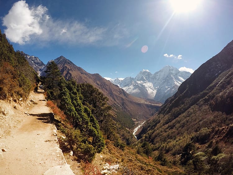 The pathway to Dole on the way to Everest Base Camp