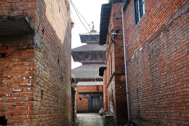 A back alleyway to Triveni Ghat where you can see a temple