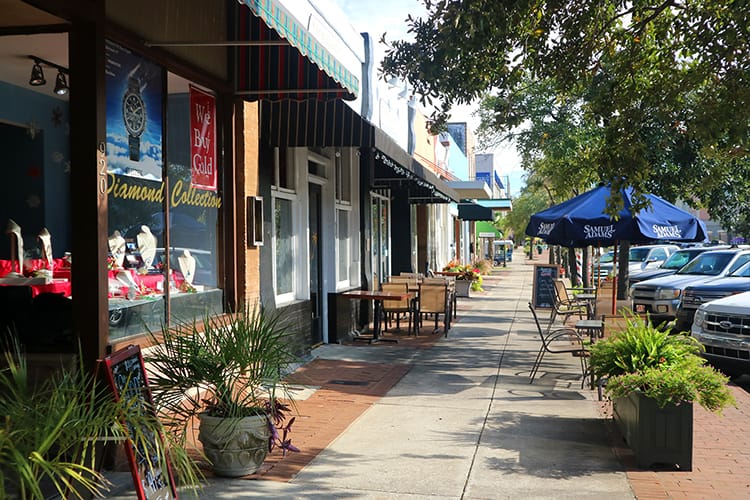 Small shops and restaurants line the streets of Georgetown SC