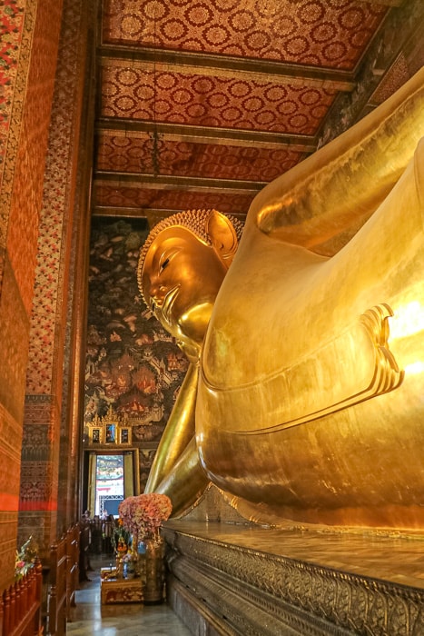 The large gold sleeping Buddha in Wat Pho in Bangkok. One of the best things to do in thailand.