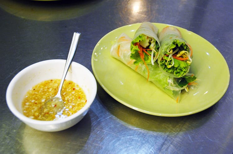 Freshly made spring rolls and dipping sauce