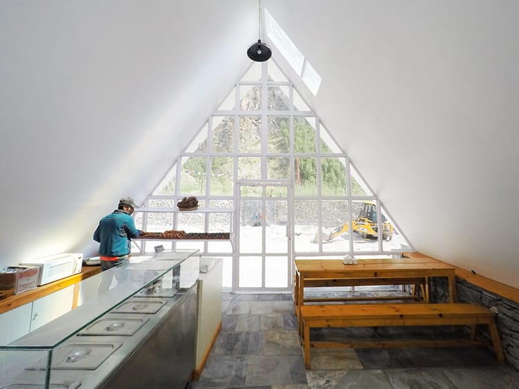 A triangular shaped bakery in front of the Farmhouse with a modern design and apple pie