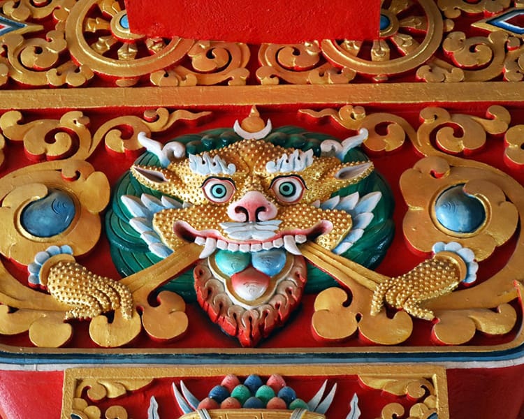 A tiger engraved in the beams of the Namo Buddha Monastery