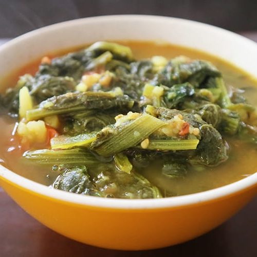 Aloo Saag in a serving bowl ready to be put on the table