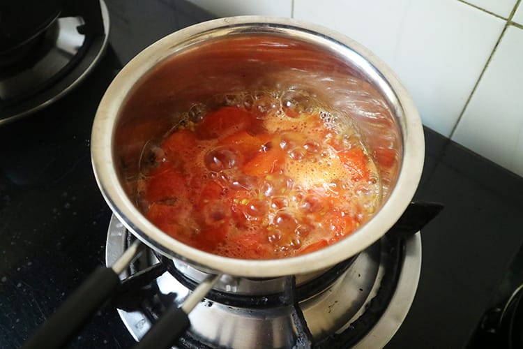 Boiling the tomatoes