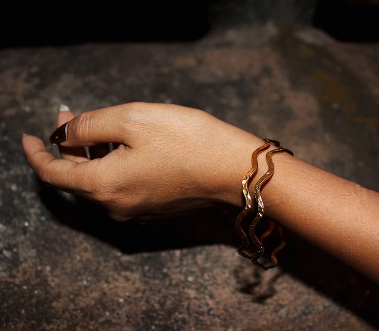A thin wavy designed bracelet from Aksa Nepal